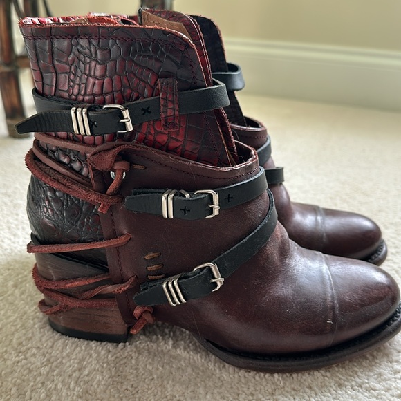Freebird Boots - Picture 1 of 5